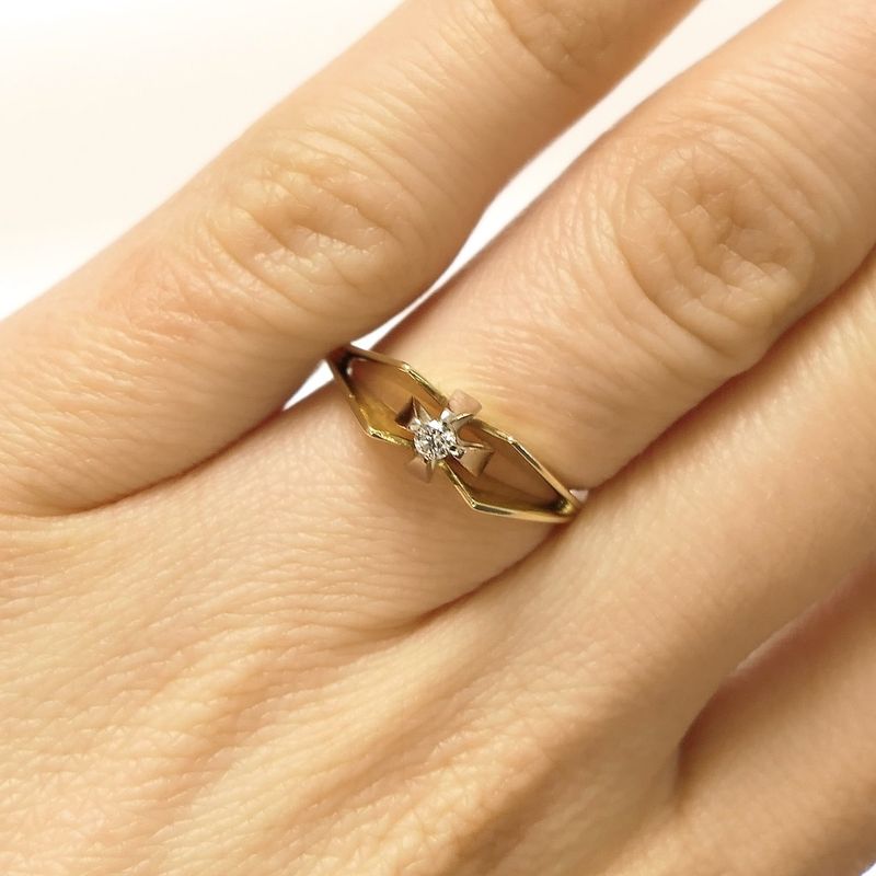 Image 7 of Gold ring with diamond 0.04 ct.