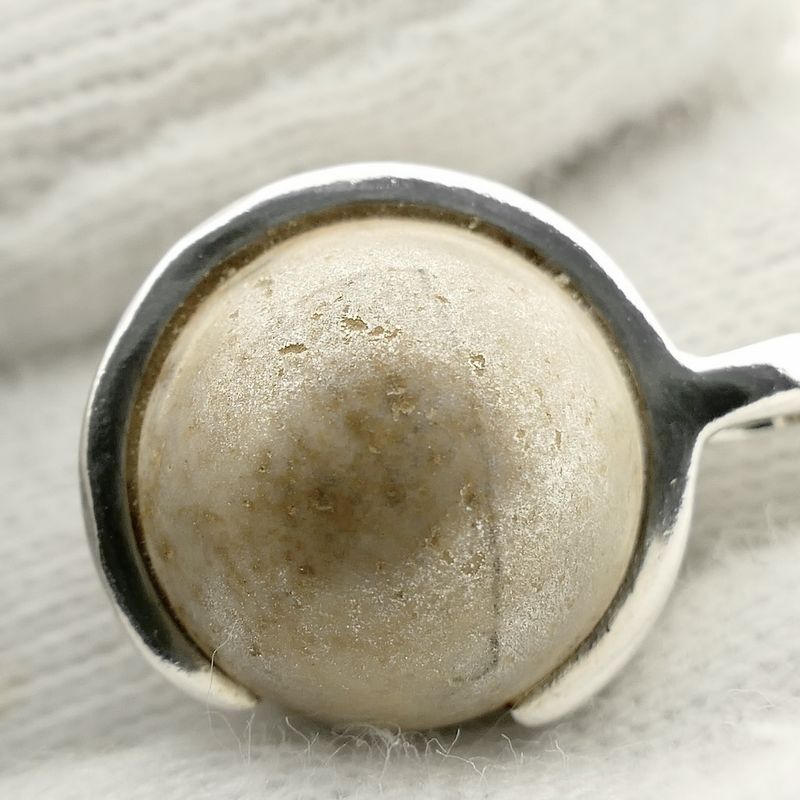 Image 3 of Silver pendant with beige moonstone