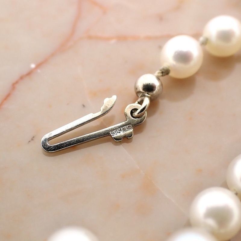 Image 5 of Vintage/antique pearl necklace with 18K white gold clasp | 59 cm
