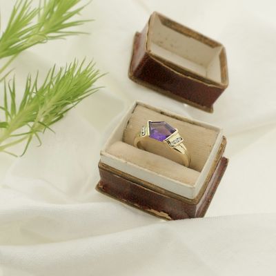 Image 2 of Gold ring with amethyst and diamond | 0.03 ct.