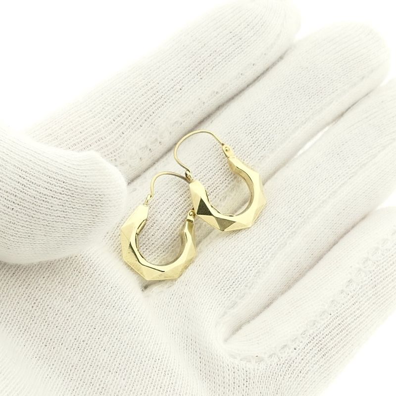 Image 5 of Gold faceted hoop earrings | Ø 15 mm