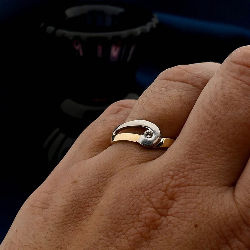Image 4 of Bicolor Gold Ring; Diamond 0.04 ct.; 14 Carat; Size 17.5