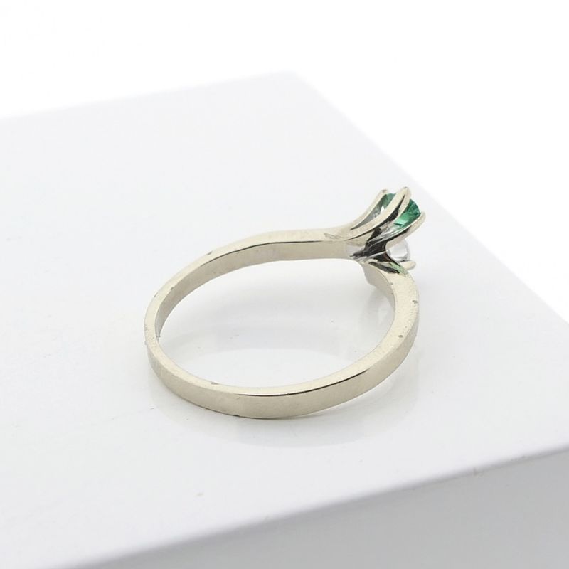 Image 5 of White gold ring with emerald and diamond | Toi et moi