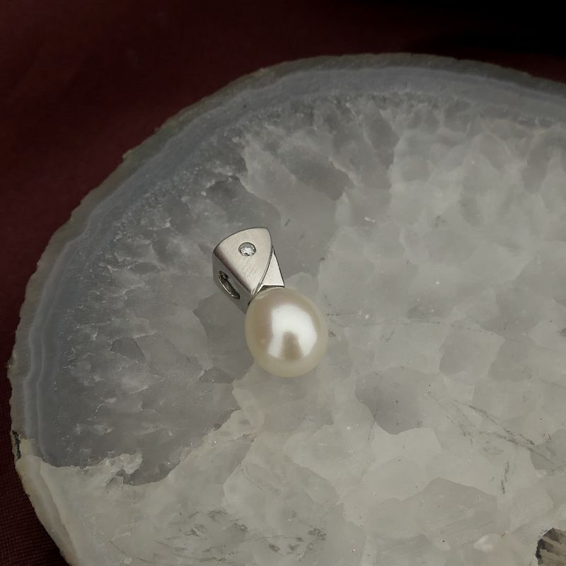 Image 6 of White gold pendant with pearl and diamond; 0.02 ct.