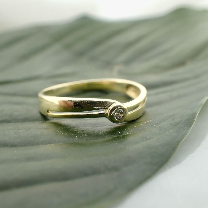 Image 5 of Gold ring with zirconia