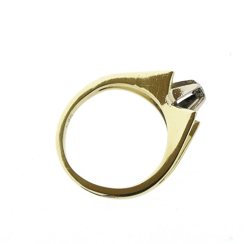 Image 3 of Gold ring with diamond 0.04 ct.