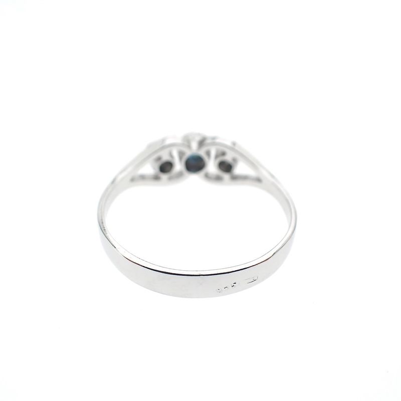 Image 5 of Silver ladies ring with zirconia