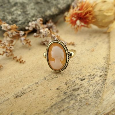 Vintage gold ring with cameo Image 2 of Vintage gold ring with cameo