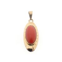 Gold pendant with blood coral