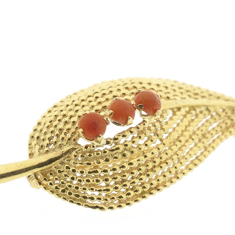Image 8 of 18 ct. Gold feather brooch with red coral | Vintage