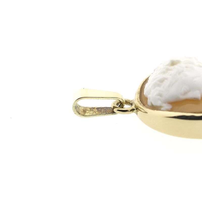 Image 4 of Gold pendant with cameo