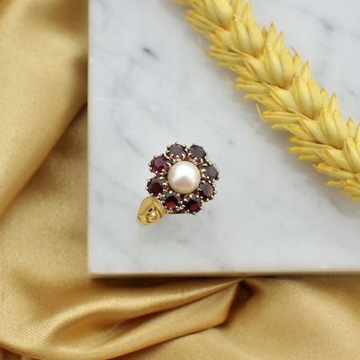 Image 2 of Ring with garnet stones and pearl | Vintage