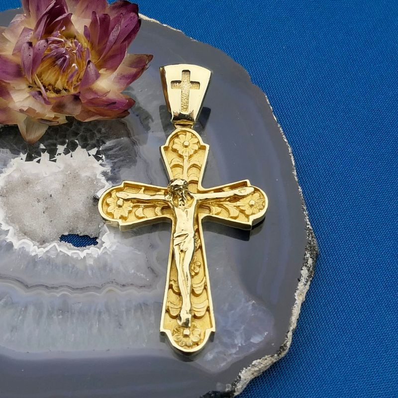 Image 2 of Gold pendant of a cross with corpus