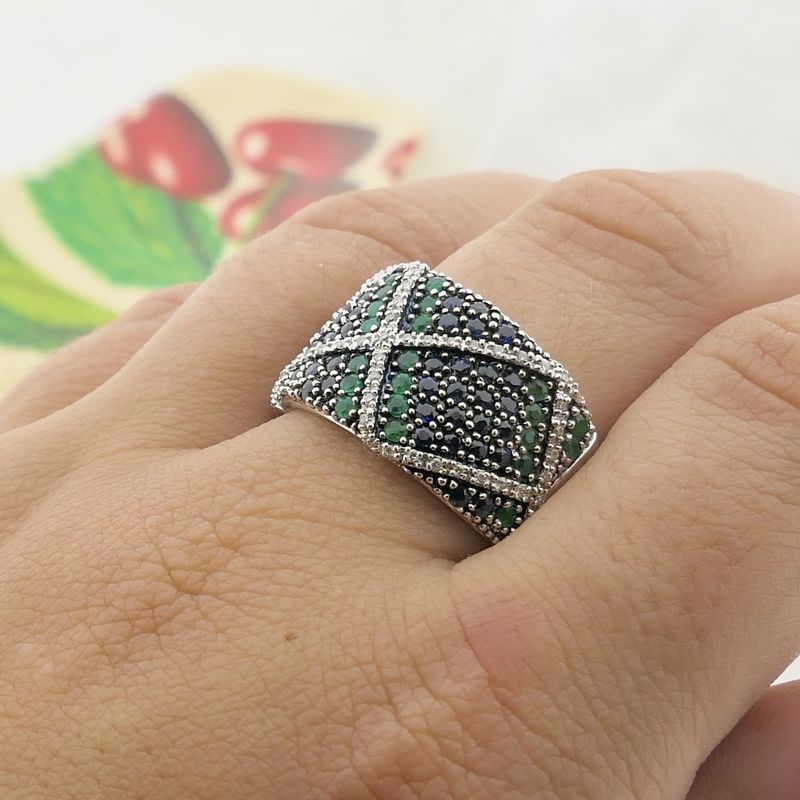 Image 9 of White gold ring with sapphire, emerald and diamonds; Approx. 0.28 ct.