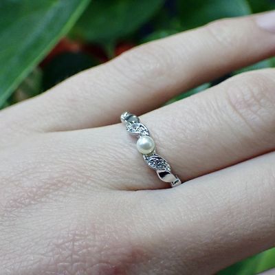 Image 2 of Silver ladies ring with pearl and zirconia