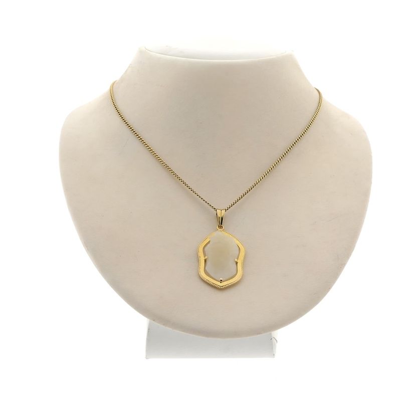 Image 6 of Gold pendant with quartz gemstone