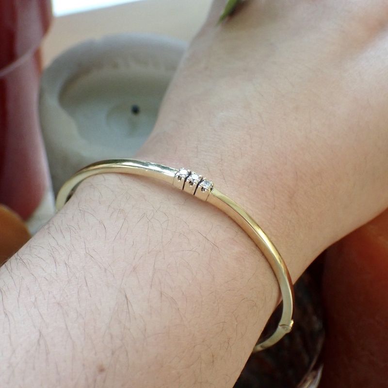 Image 4 of Gold bangle with 0.12 ct. diamonds | Ø 60 mm