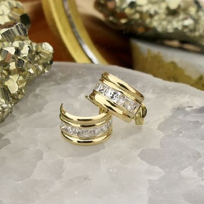 Image 2 of Gold half-round Alliance stud earrings with zirconia