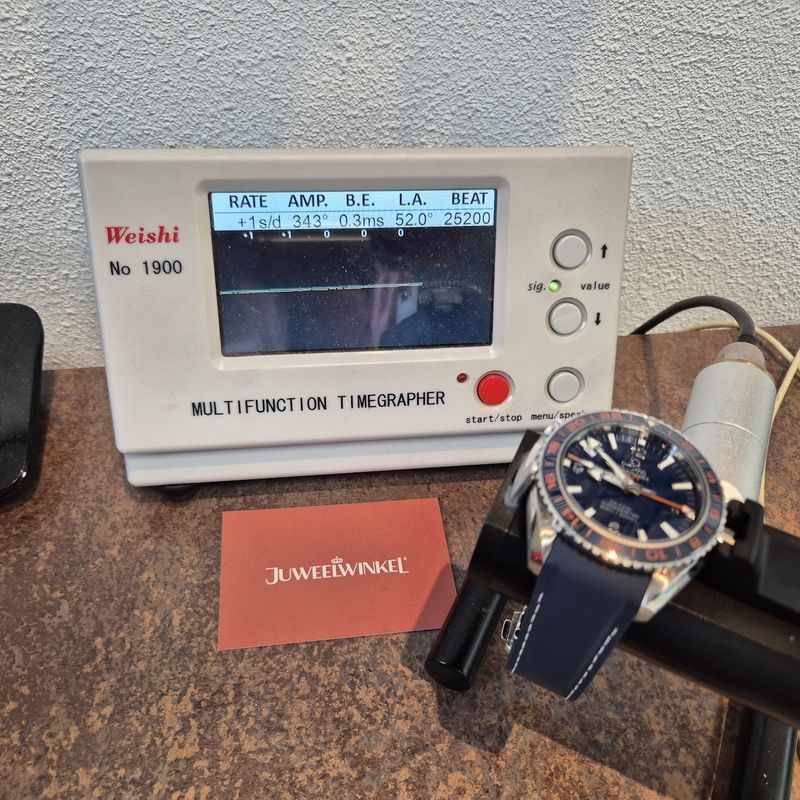 Image 19 of Omega Seamaster Planet Ocean GMT 232.32.44.22.03.001; Automatic men's watch