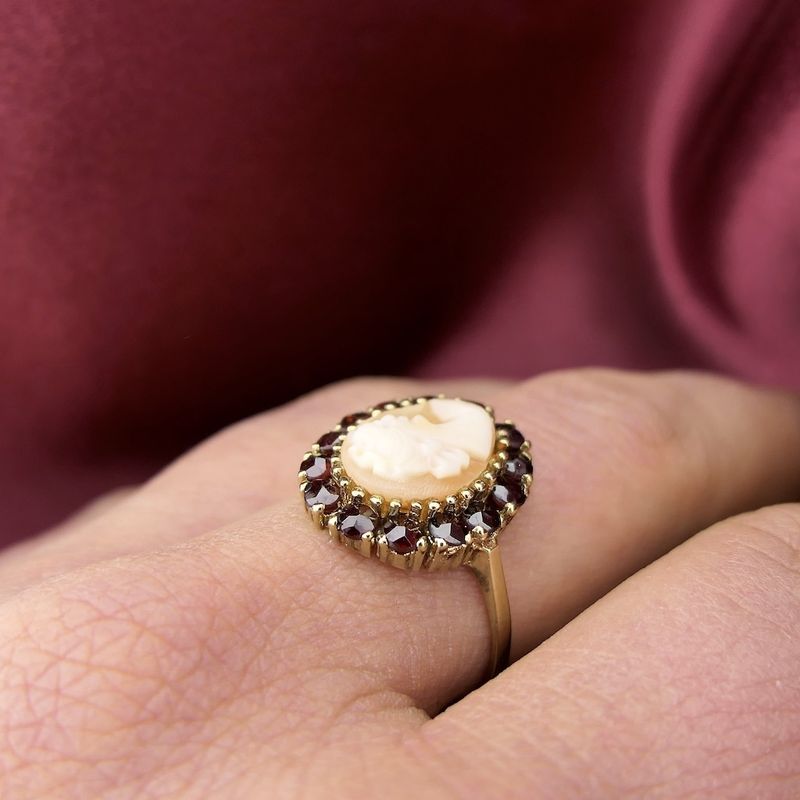 Image 9 of 8K Vintage ring with cameo and garnet