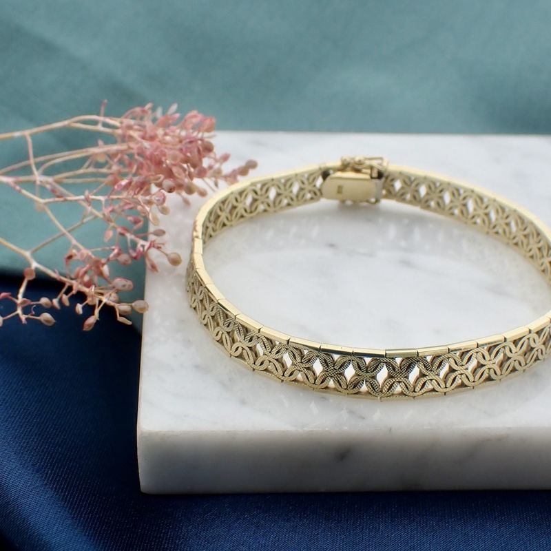 Image 2 of Gold link bracelet with pattern