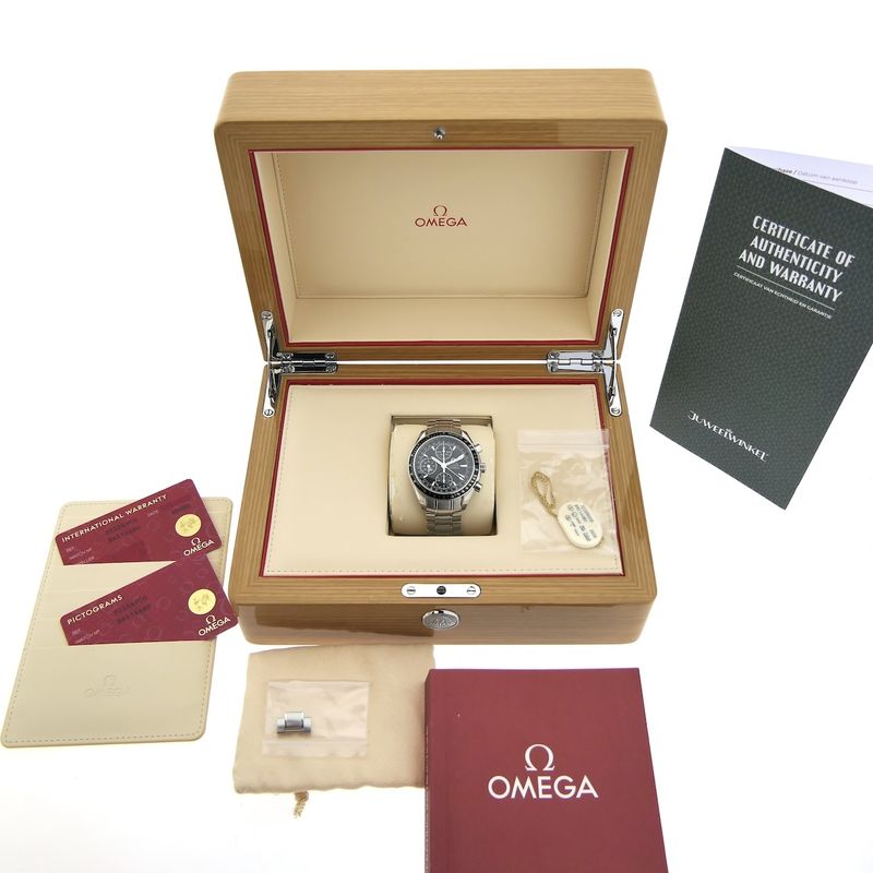 Image 19 of Omega Speedmaster Day-Date Automatic Chronometer 3220.50.00; Automatic chronograph watch