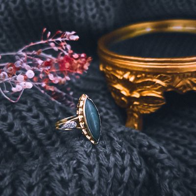 Image 2 of 18-karat gold women's ring with malachite and diamonds | 0.04 ct.