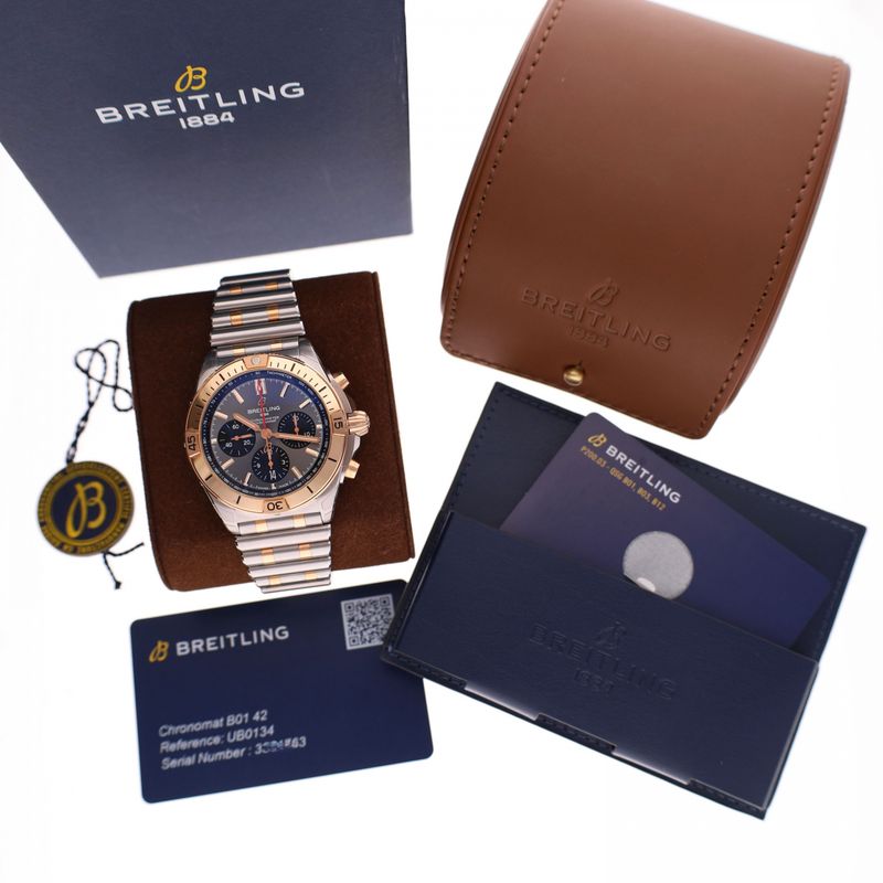 Afbeelding 2 van Breitling Chronomat B01 42mm UB0134101B1U1; Chronograaf heren horloge (Nieuw, Full-Set)