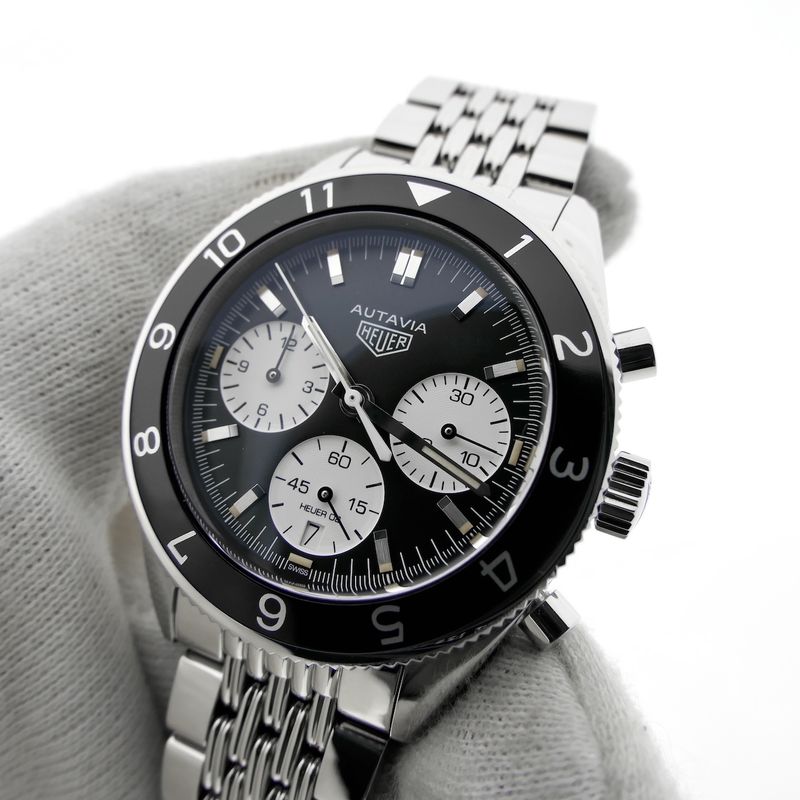 Image 17 of Heuer Autavia CBE2110; Chronograph men's watch