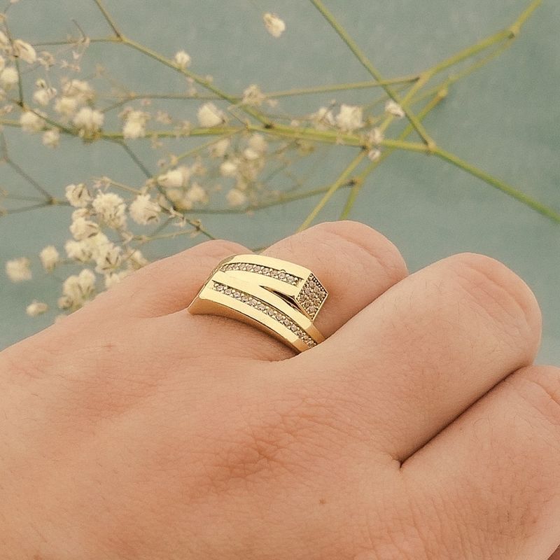 Image 4 of Gold ring with zirconia