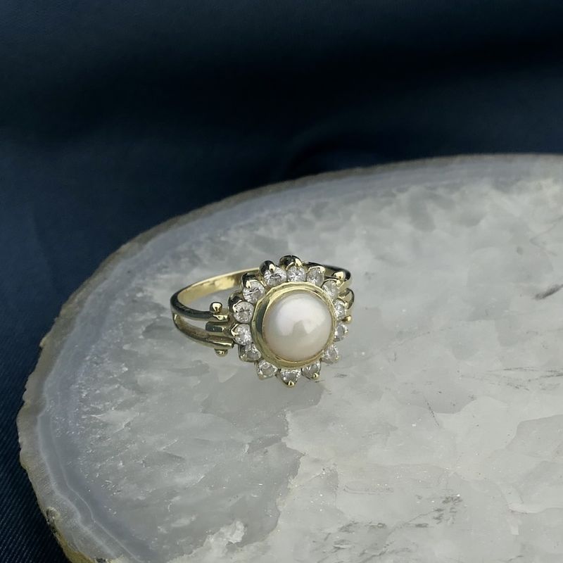 Image 8 of Gold ring with pearl and zirconia
