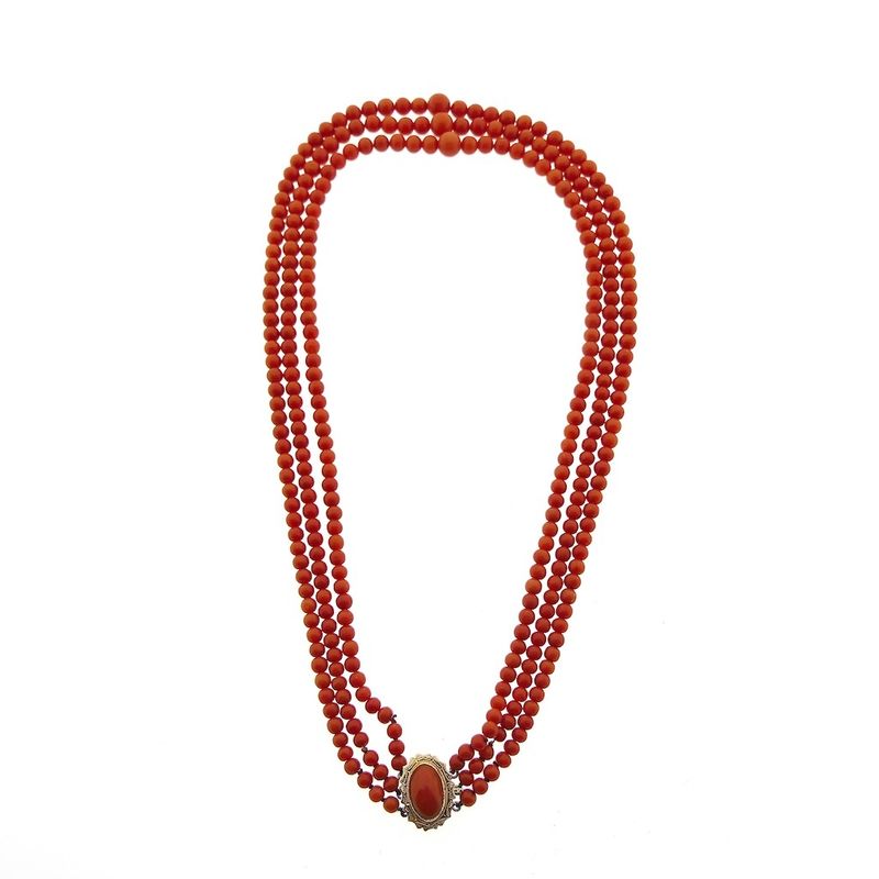 Image 8 of Blood coral bead necklace with gold clasp; Antique | 45 cm