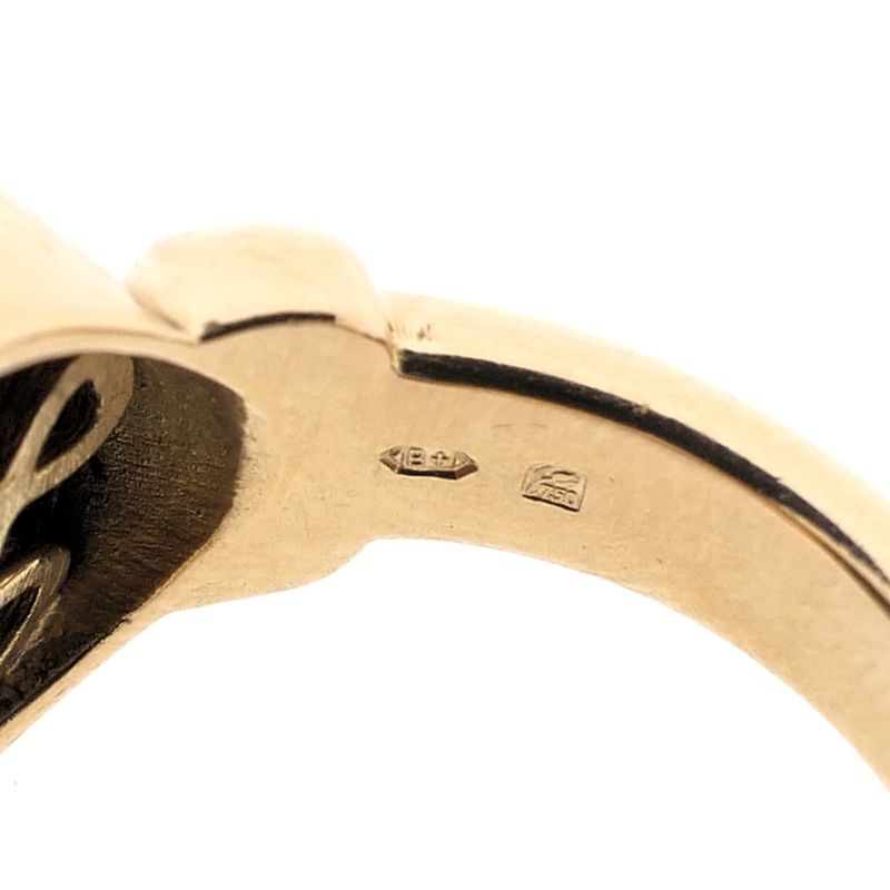 Image 9 of 18K rose gold ring with onyx | Source