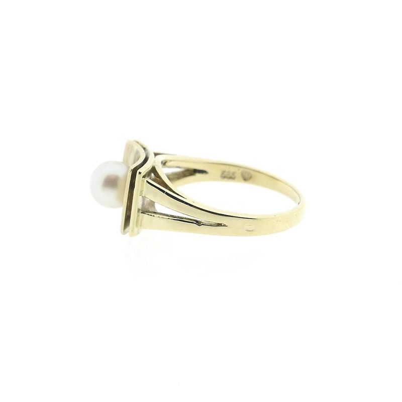 Image 7 of Vintage gold ring with pearl.