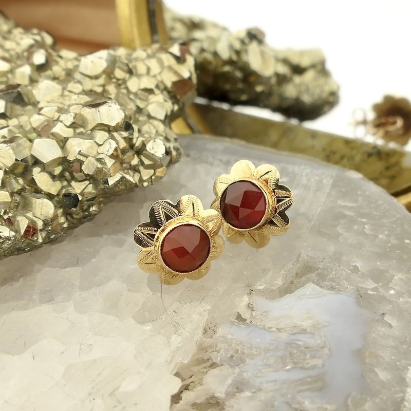 Image 2 of Gold stud earrings with carnelian | Vintage/antique