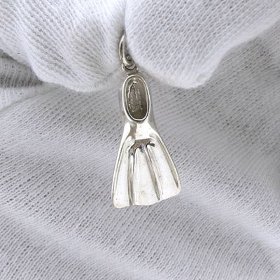 Silver pendant; Snorkel fin Image 2 of Silver pendant; Snorkel fin