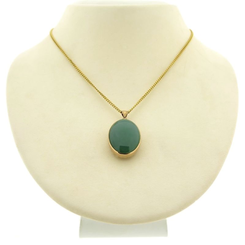 Image 8 of 18 carat gold pendant with aventurine