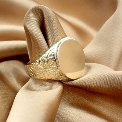 Image 2 of Gold signet ring