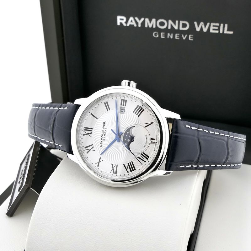 Image 12 of Raymond Weil Maestro 'Moon Phase' 2239-STC-00659; Automatic men's watch with moon phase