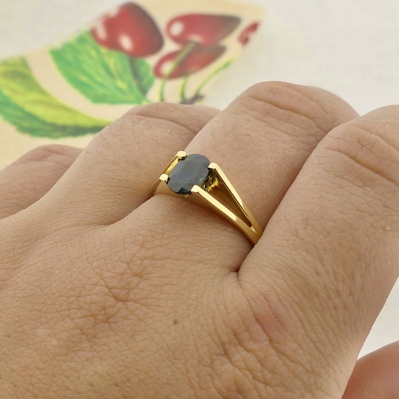 Image 9 of Gold ring with sapphire