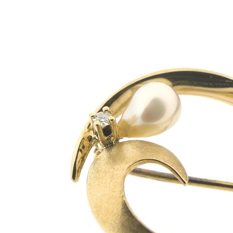 Image 3 of Gold brooch with pearl and diamonds | 0.02 ct.