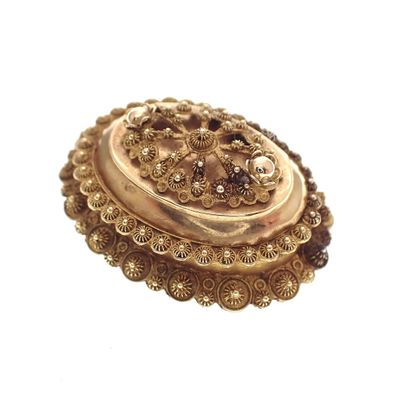 Image 2 of Antique gold brooch with filigree technique