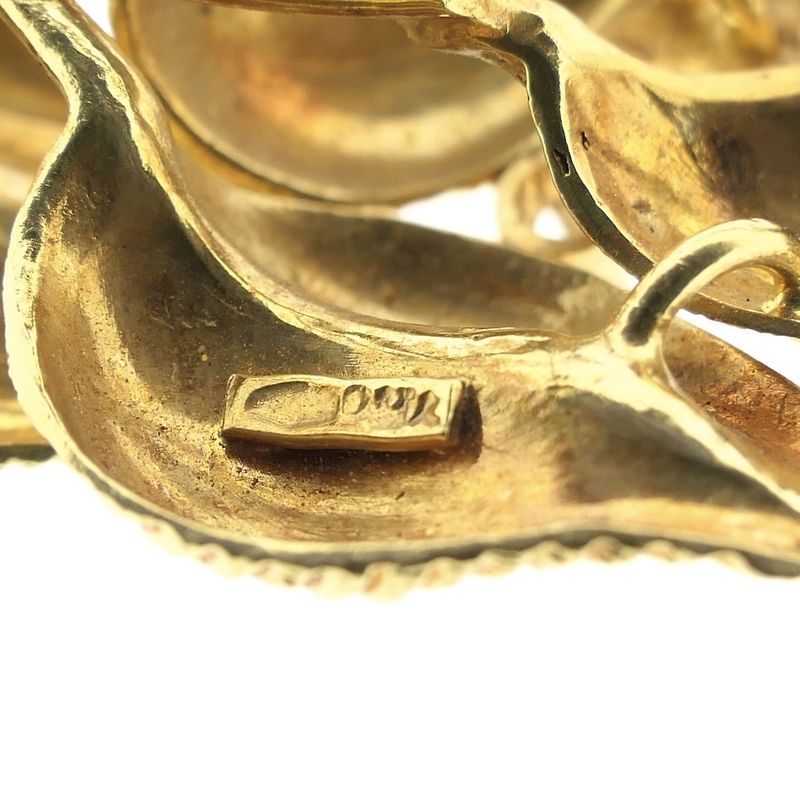 Image 4 of Gold brooch of leaves with sapphire