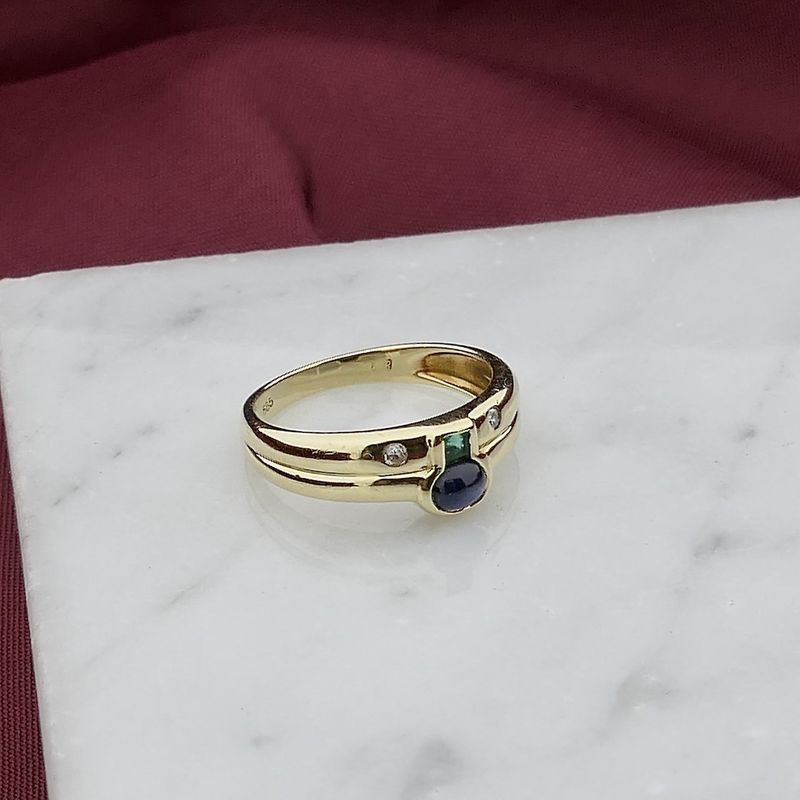 Image 7 of Gold ring with sapphire, emerald and diamond | 0.02 ct.