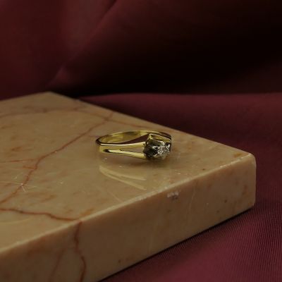 Gold solitaire ring with diamond 0.07 ct. Image 2 of Gold solitaire ring with diamond 0.07 ct.