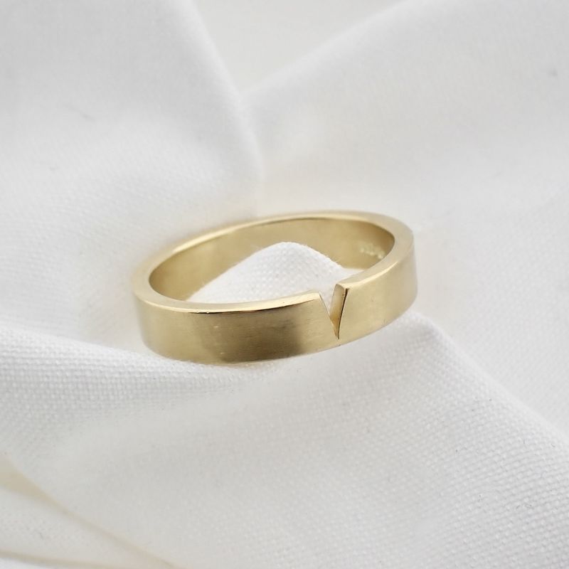 Image 4 of Gold matte ring; Niessing
