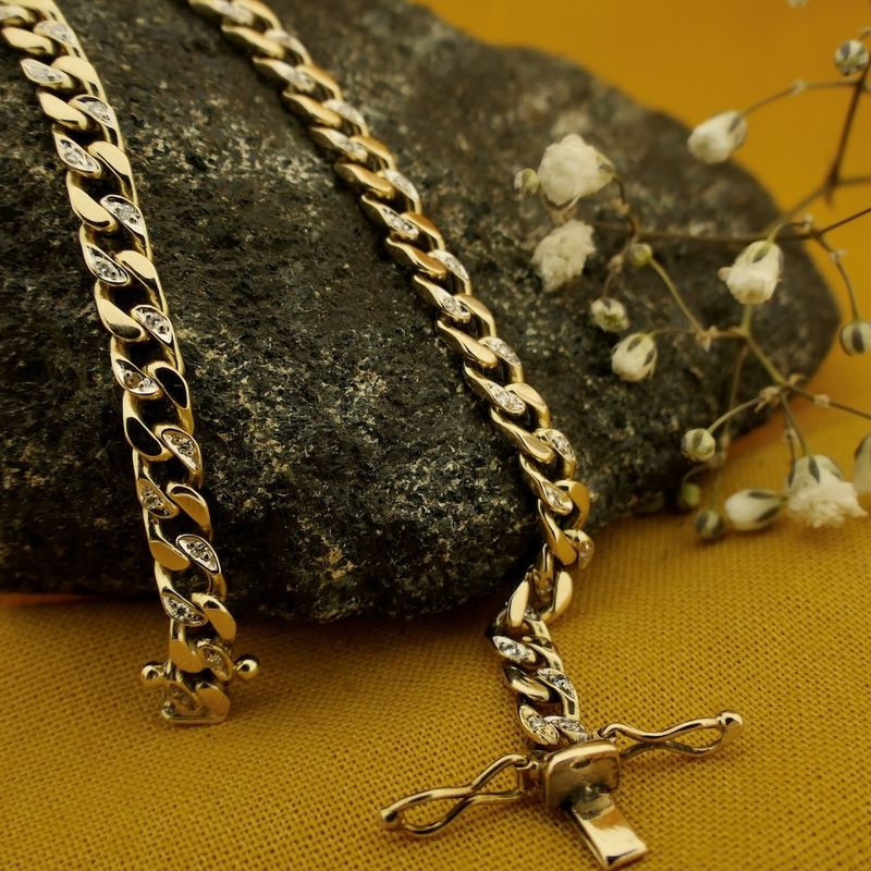 Image 2 of Gold flat gourmet link bracelet with diamonds