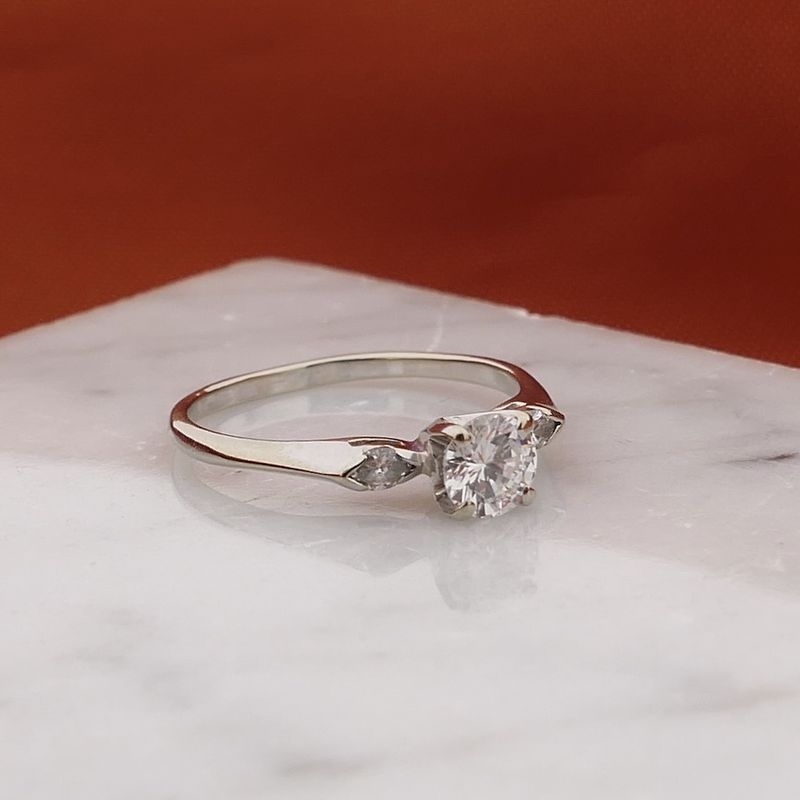 Afbeelding 2 van Witgouden solitairring met diamant; 0,54 ct.