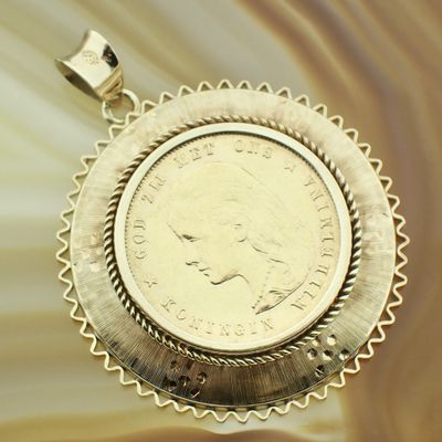 Gold pendant of 10 guilder coin Queen Wilhelmina 1897 Image 2 of Gold pendant of 10 guilder coin Queen Wilhelmina 1897