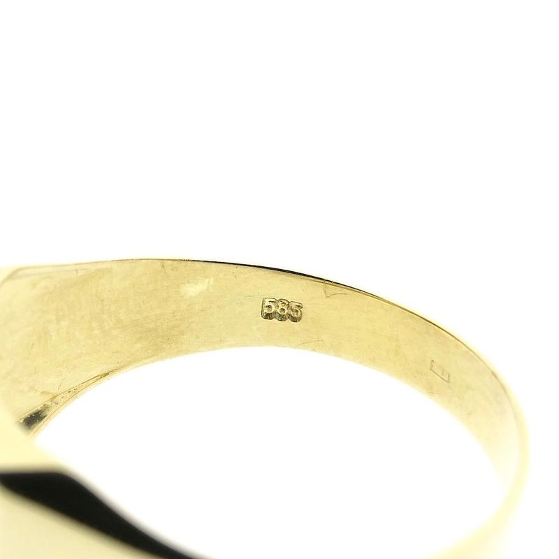 Image 6 of Gold signet ring with diamond; 0.07 ct.